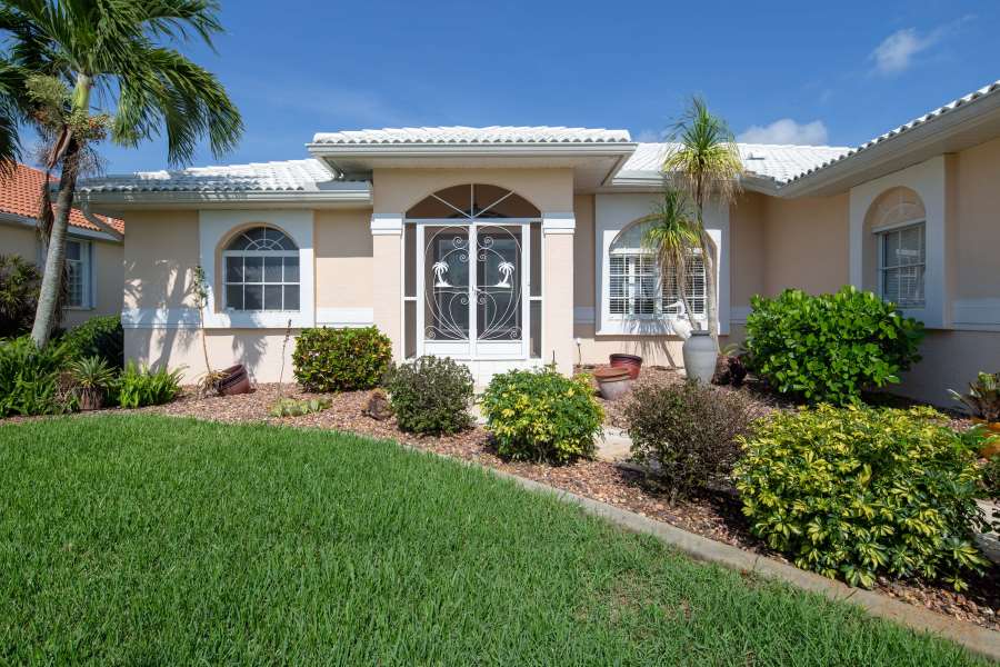 Beautiful Punta Gorda Isles Waterfront Pool Home