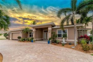 4/4/4 One-of-a-kind Punta Gorda Isles Home