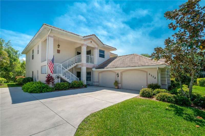 Beautiful Second Floor Condo