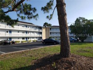 Great Top Floor Condo